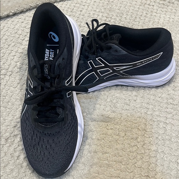 ASICS GEL-Excite 7 running shoes. Size 9. Excellent condition. - Picture 2 of 4